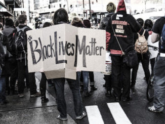 Ferguson Garner Protest Seattle 2014, door Scottlum, via Flickr.