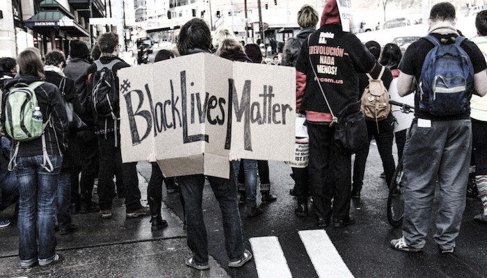 Ferguson Garner Protest Seattle 2014, door Scottlum, via Flickr.