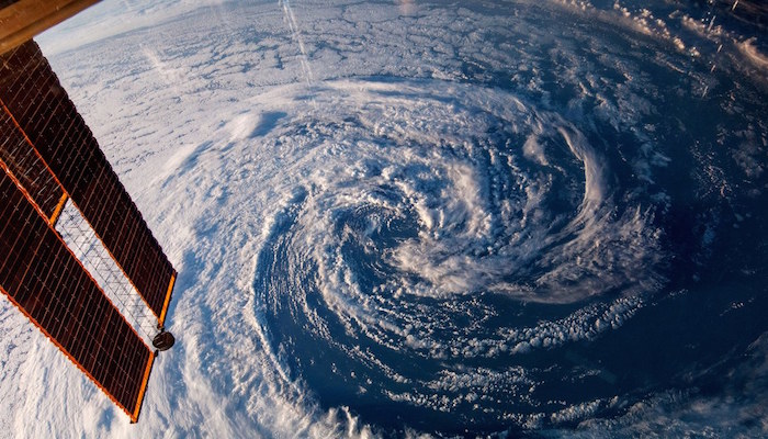NASA heeft een lange traditie in het verrichten van klimaatwetenschap. Hier legt een NASA-camera een storm boven Zuid-Australië vast.